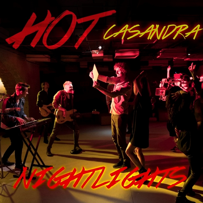 Hot Casandra lansează single-ul şi videoclipul “Night Lights”