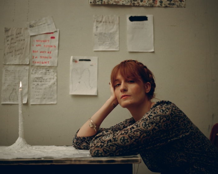 Florence + the Machine lanseaza piesa "Sky Full Of Song"