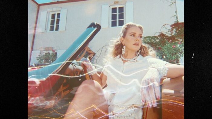 Lana Del Rey a lansat single-ul "Chemtrails Over The Country Club" si a anuntat lansarea albumului omonim