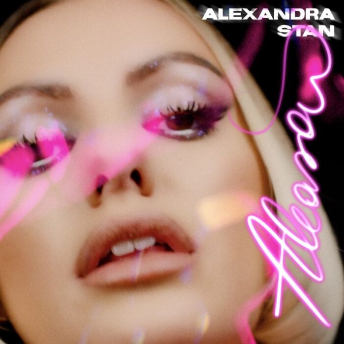 Alexandra Stan este aleasa inimilor! #Aleasă este noul single al artistei