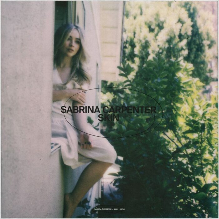 Sabrina Carpenter lansează videoclipul piesei “Skin”